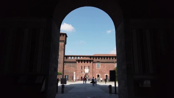 Europa Włochy Mediolan Maj 2021 Zamek Sforza Fontanną Zakończeniu Zamknięcia — Wideo stockowe