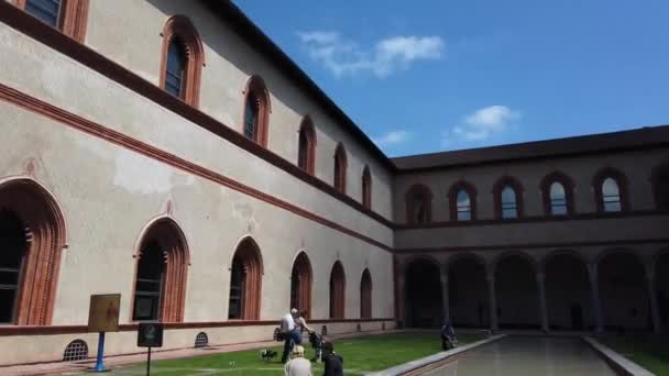 Europa Włochy Mediolan Maj 2021 Zamek Sforza Fontanną Zakończeniu Zamknięcia — Wideo stockowe