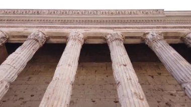 Avrupa, İtalya, Tempio di Adriano Piazza di Pietra 'da - antik sütunların datali - Unesco mirası - Roma kalıntıları