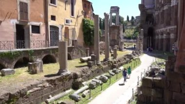 Avrupa, İtalya, Roma Haziran 2021 - Largo di Torre Arjantin Roma harabeleri Covid-19 Coronavirus 'un tecridi sona erdikten sonra turistsiz kaldı