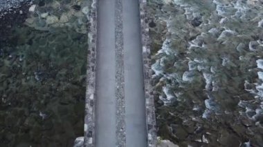 Avrupa, İtalya, Bobbio, Piacenza - VAL TREBBIA 'daki bir nehirden geçen ROMAN KOMU KOMU BİRLİĞİ' NİN ÇÖZÜNÜMÜ BİRLİĞİ