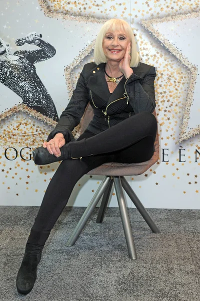 Milano - Sunum del nuovo albümü di Raffaella Carra 