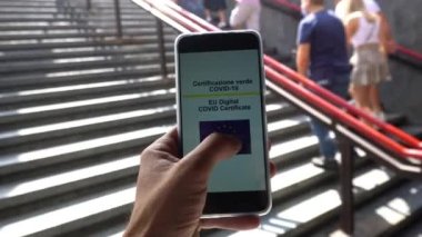 Avrupa, İtalya, Milano - Vajina ve delta çeşitliliğindeki enfeksiyonlarda artış yok - Aşıdan sonra dolaşabilmek ve barlara gidebilmek için yeşil geçiş