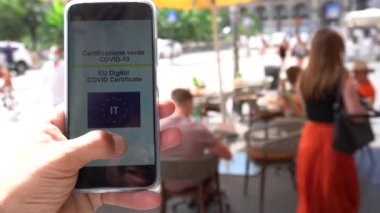 Avrupa, İtalya, Milano - Vajina ve delta çeşitliliğindeki enfeksiyonlarda artış yok - Aşıdan sonra dolaşabilmek ve barlara gidebilmek için yeşil geçiş