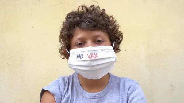 意大利 决定是否为幼儿接种疫苗 无鞭策 7岁儿童尚未决定是否接种Covid Coronavirus疫苗 — 图库照片