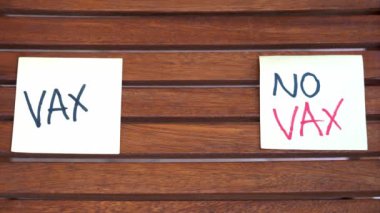 Avrupa, İtalya, aşılama veya aşılama kararı (vax yok) küçük çocuklar 