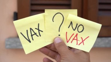 Avrupa, İtalya, aşılama veya aşılama kararı (vax yok) küçük çocuklar 