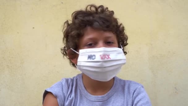 意大利 决定是否为幼儿接种疫苗 无鞭策 7岁儿童尚未决定是否接种Covid Coronavirus疫苗 — 图库视频影像