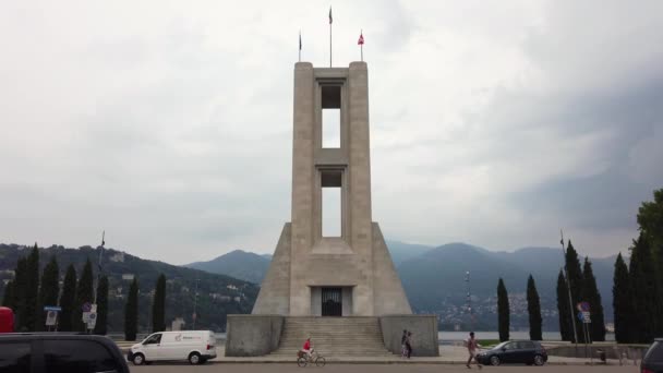 2021年7月 意大利科莫 在科莫湖附近的法西斯时代建造的战争纪念馆 — 图库视频影像