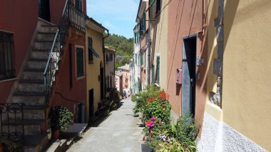 Avrupa, İtalya, Liguria, Levanto, Cinque Terre Ulusal Parkı 'nda yaz tatilleri ve dünyanın dört bir yanından gelen sörfçülerle ünlü bir deniz köyüdür.