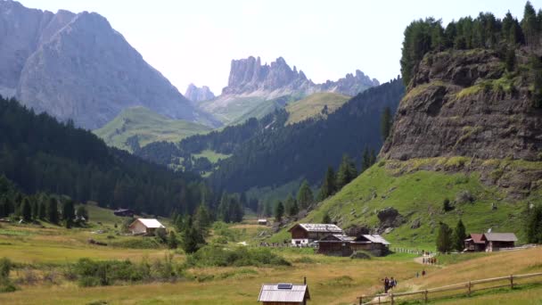 Europa Italië Augustus 2021 Campitello Fassa Bergdorp Trentino Dolomieten Val — Stockvideo