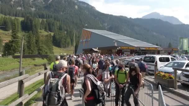 Europe Italie Dolomites Trentin Vigo Fassa Août 2021 Touristes Attendant — Video