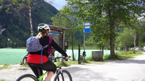 Avrupa Talya Trentino Ağustos 2021 Dolomites Catinaccio Dağlarında Lago Carezza — Stok video