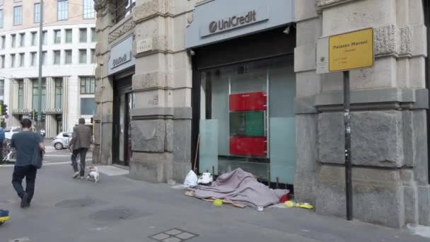European Italy Milan April 2020 Poverty Emergency Downtown Streets Piazza — 图库视频影像
