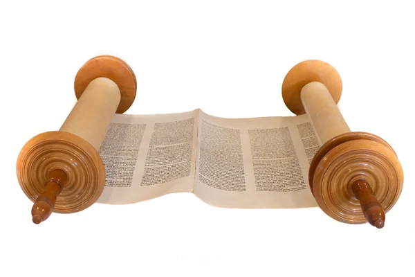 De Hebreeuwse handgeschreven Torah scroll. Vooraanzicht, geïsoleerd op wit — Stockfoto