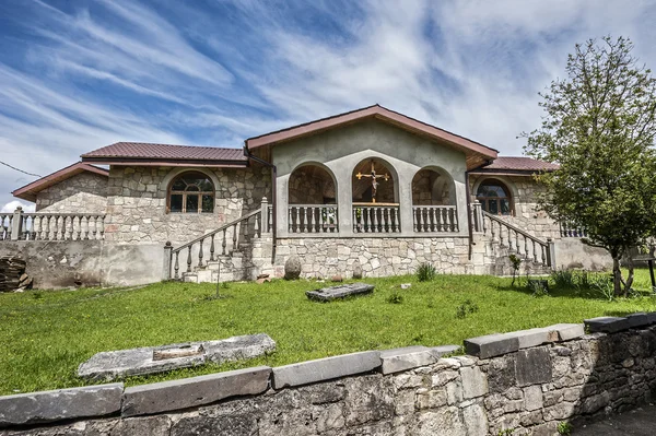 Doğuş Savior Katskhi Manastırı Georgia, Katskhi köy Chiatura şehri yakınlarında bulunan bir Ortaçağ manastır var. Baguashi aile buyruğuyla 988-1014 döneminde inşa edildiği.