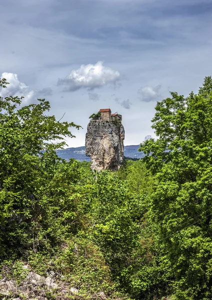 Georgië. Man's Monastery in de buurt van het dorp van Katskhi . — Stockfoto
