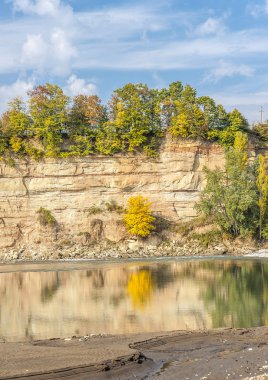 Adıge beyaz nehirde.