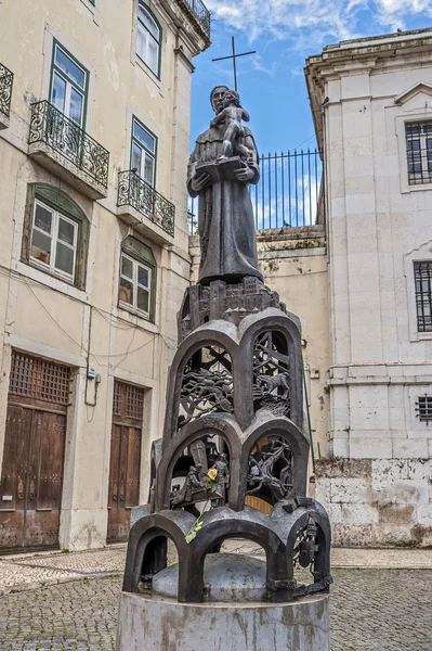 Lisbon, Portugal. Sculpture in front of Santo Antonio Church. — Stock Photo, Image