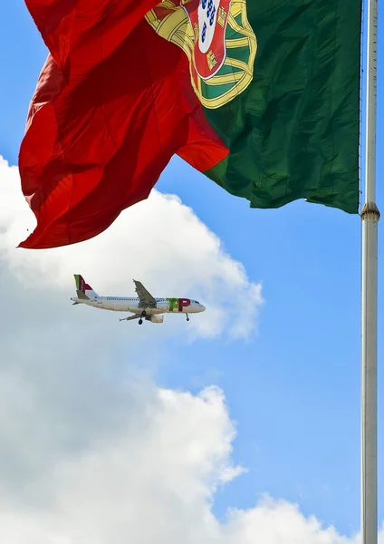 Portugal, Lisbon. A huge national flag. — Stock Photo, Image