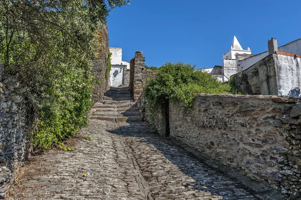 Portugal, Monsaraz. Todos os edifícios e ruas pavimentação feita — Fotografia de Stock