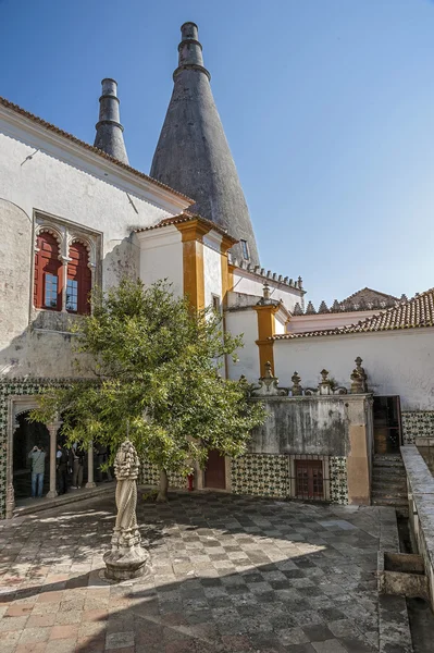 Portugiesisch, Sintra. Innenhof des königlichen Palastes . — Stockfoto