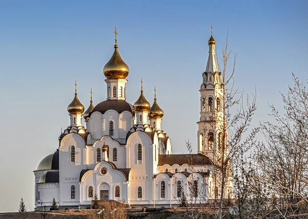 Pyatiprestolny Trinity Church i Iver kloster i Rostov - på - D — Stockfoto
