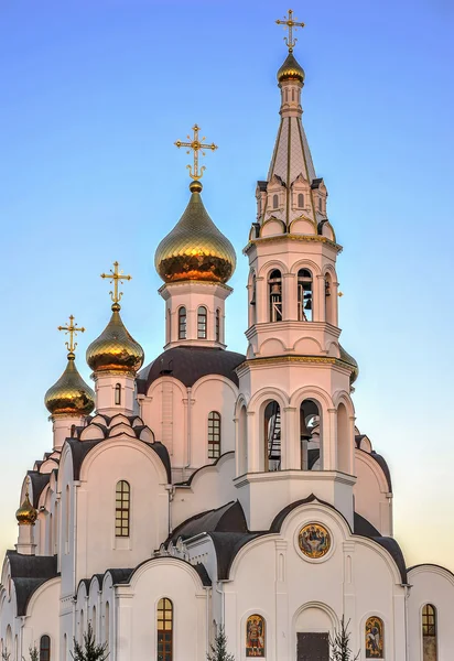 Pyatiprestolny Trefoldighetskirke i Iver kloster i Rostov - på - D – stockfoto