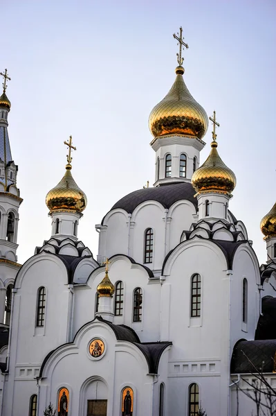 Pyatiprestolny Trefoldighetskirke i Iver kloster i Rostov - på - D – stockfoto