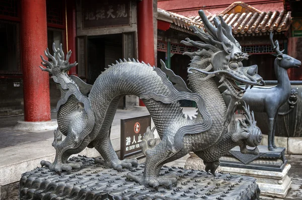 Bronze figures of a dragon and the deer - symbols of longevity a — Stock Photo, Image