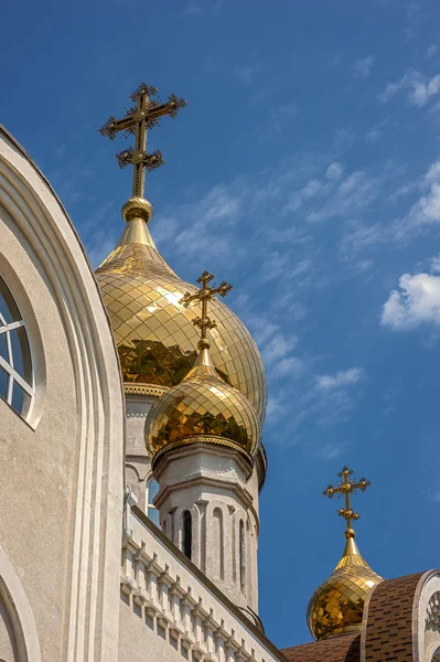 Den förgyllda kupolen i en ortodox kyrka Dmitri Rostovsky i Rostov - — Stockfoto