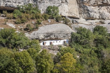 Bakhchisaray, Kırım. Kutsal - Varsayım Ortodoks Mağara Manastırı. .