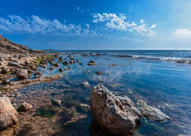 Yarımadanın Kırım'da, Rusya'nın. Mahalleler Sudak şehir. Cape Meganom vahşi kıyılarına sade güzellik .