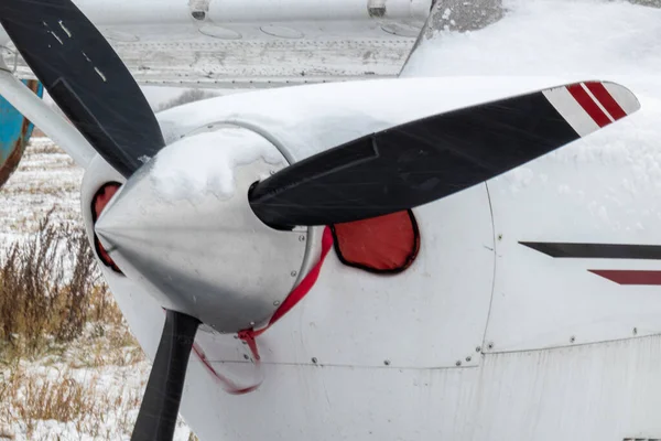 Kleinflugzeug Mit Propeller Auf Dem Flugplatz Flughafen Winter Schnee — Stockfoto