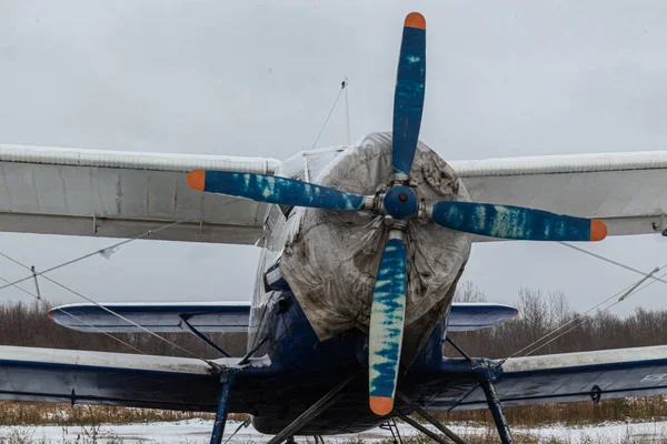 Vecchio Aereo Epoca Con Una Piccola Elica All Aeroporto Aeroporto — Foto Stock