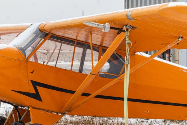 Kleinflugzeug Orange Flughafen Flughafen Schnee Winter — Stockfoto
