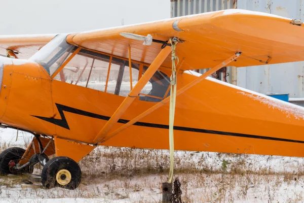 Kleinflugzeug Orange Flughafen Flughafen Schnee Winter — Stockfoto