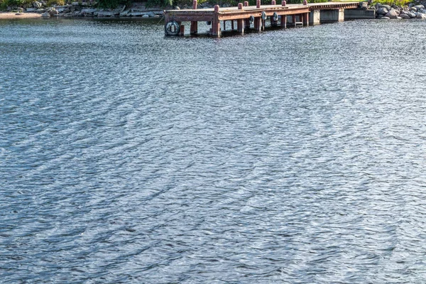 Landskap Blå Vacker Naturlig Reservoar Flod Hav Strand Med Stenar — Stockfoto