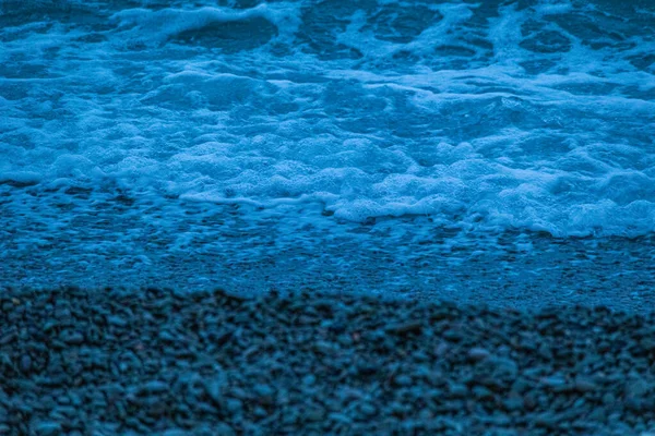 Strand Och Vackert Hav Med Vågor Och Skum Kvällen — Stockfoto