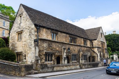 Wallington Hall, Bradford, Avon 'da ilk olarak bir kilise evi sonra da kilise ve ücretsiz bir okul.