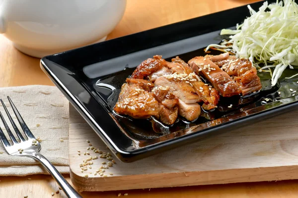 Close Food Cuisine Japanese Food Chicken Teriyaki Black Plate — Stock Photo, Image