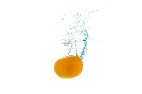 Свіжий Апельсин Падає Воду — стокове фото