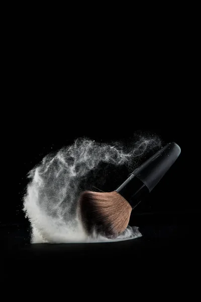 Cerrar Salpicadura Polvo Pincel Para Artista Maquillaje Blogger Belleza Fondo Fotos De Stock