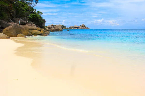 Sea beach blue sky sand sun daylight relaxation landscape — Stock Photo, Image