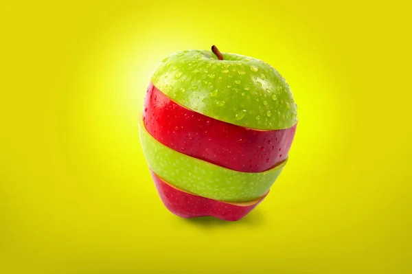 红色和绿色的刨切的苹果 — 图库照片