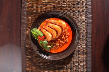 Stir shrimp with sweet sauce