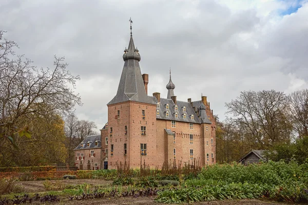 Doorwerth hrad v nizozemské provincii. — Stock fotografie
