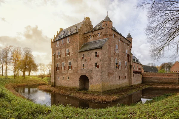 Doorwerth hrad v nizozemské provincii. — Stock fotografie