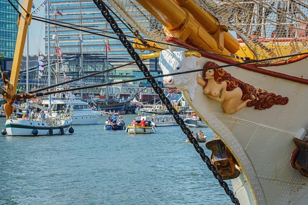 SAIL Amsterdam è un'immensa flottiglia di navi alte — Foto Stock