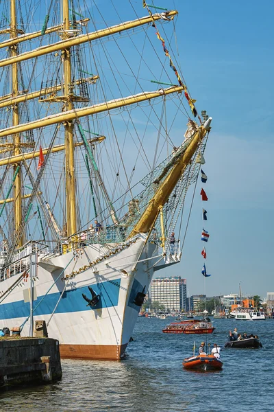 Sail Amsterdam jest ogromne Flotylli żaglowców — Zdjęcie stockowe